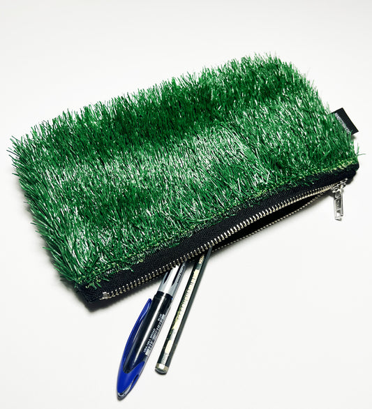 Kleiner Bruder | Das Gras